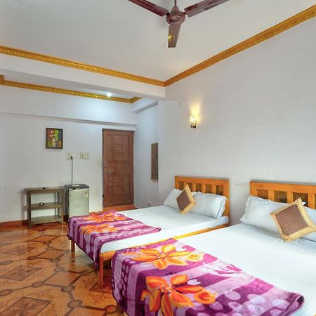 Om Sai Guest House Calangute Extérieur photo
