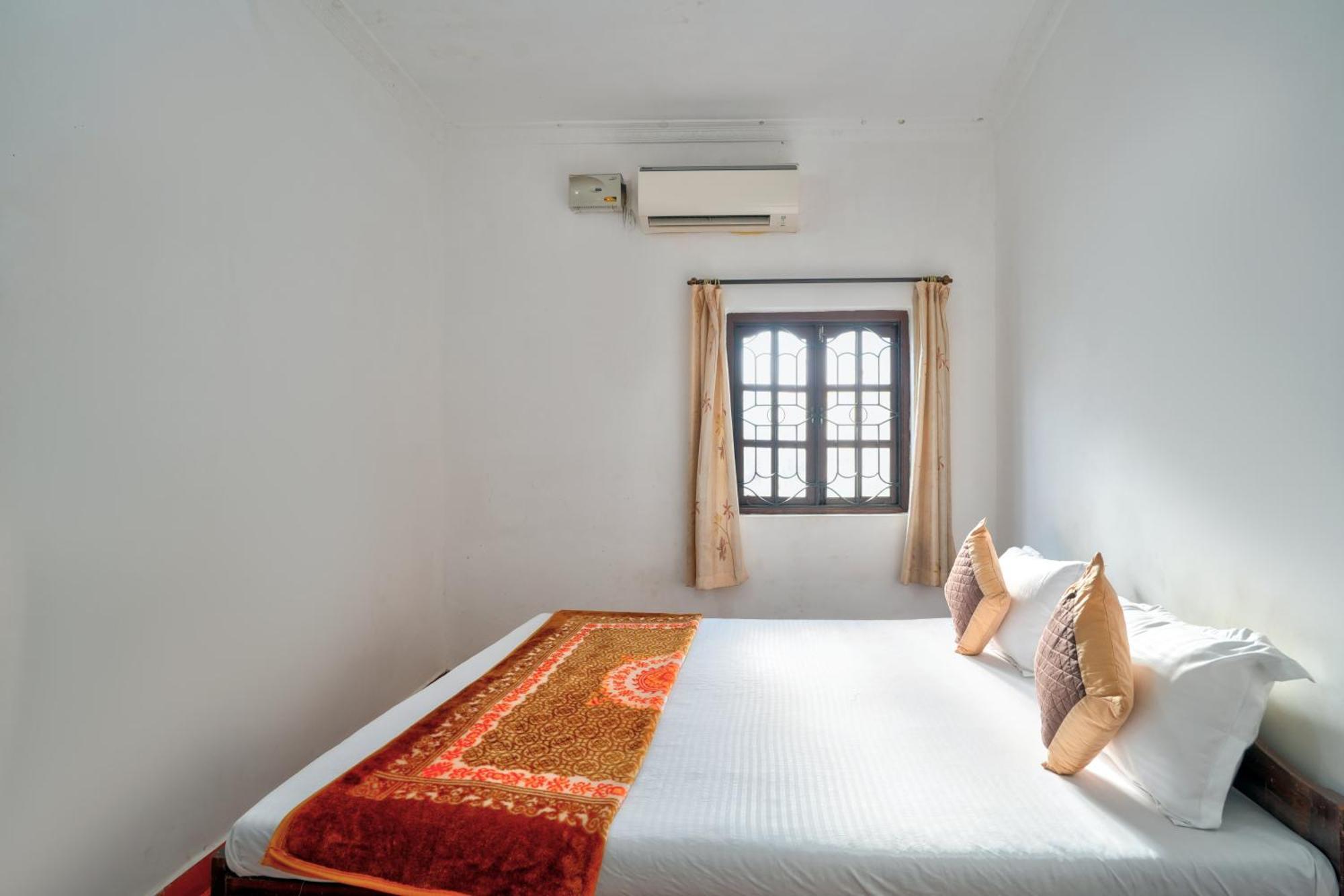 Om Sai Guest House Calangute Extérieur photo